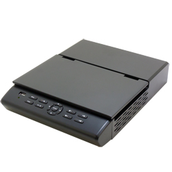 DVR-M701 液晶モニターは可動式で普段は折りたたむこともできます