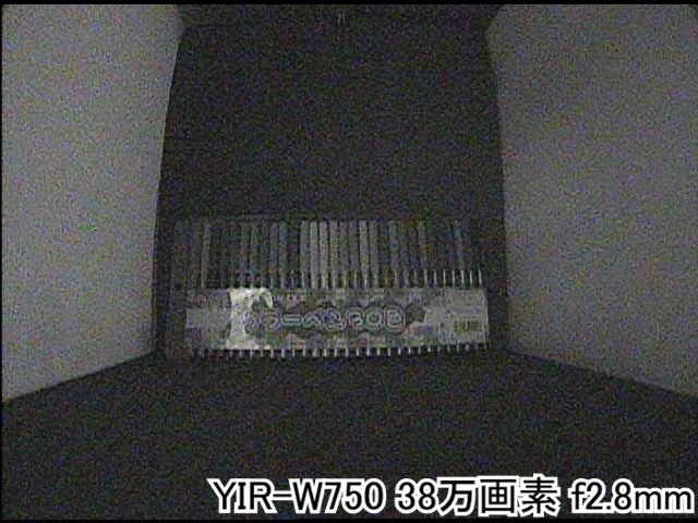 YIR-W750 カメラから約40cm離れた被写体を低照度撮影