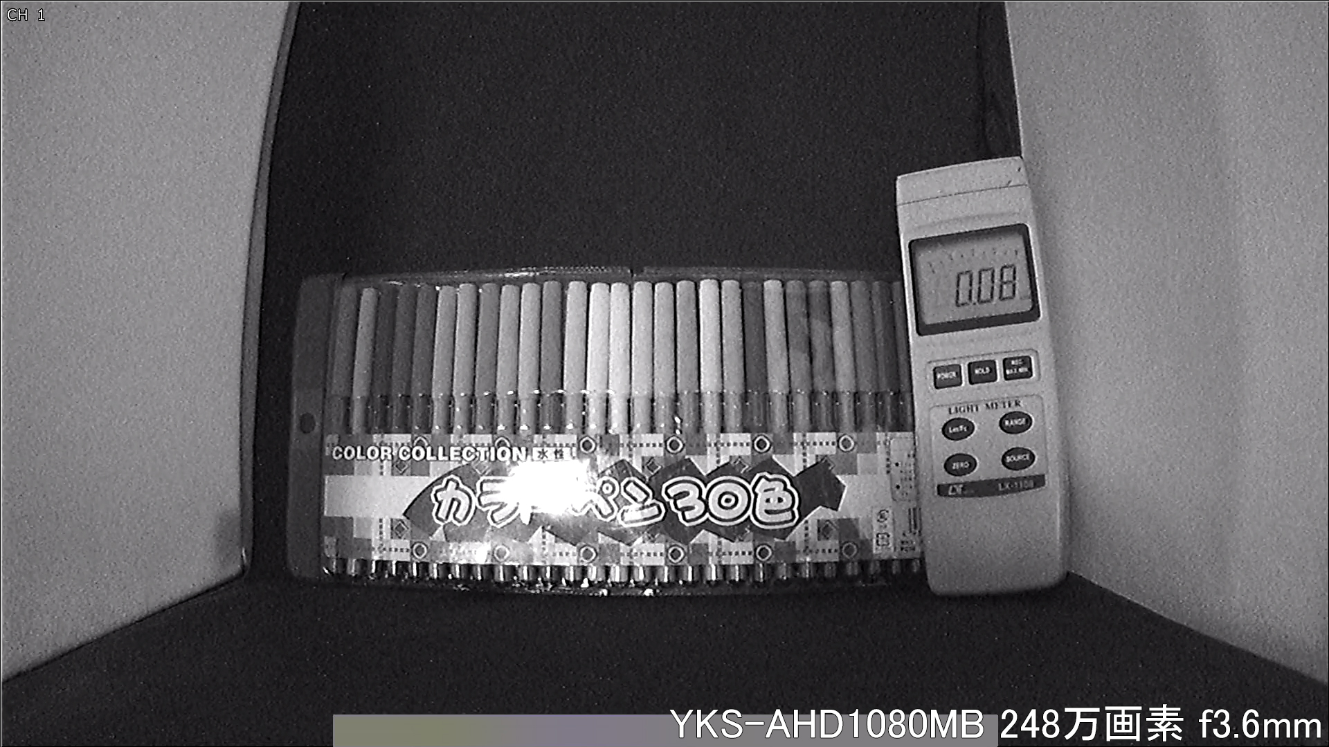 YKS-AHD1080MB カメラから約40cm離れた被写体を低照度白黒撮影