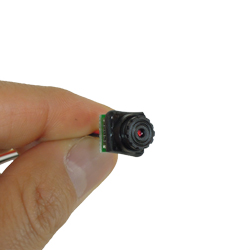 CP-100B ピント調整可能なレンズを採用