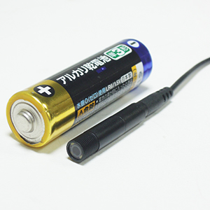 SNK-42 SNK-42のカメラヘッドと単3乾電池の比較写真（全体）